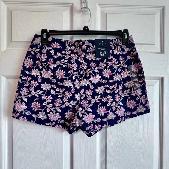 Gap Women NWT Women’s Size 8 Navy Blue Floral Stretch Mid‎ Rise City Shorts - Picture 3 of 11